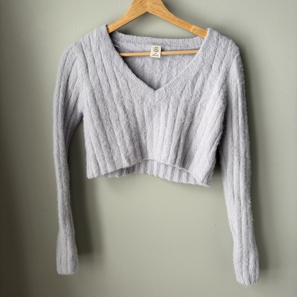 Urban Outfitters Cropped light purple Soft Fuzzy sweater Women's Size Small - Picture 1 of 9
